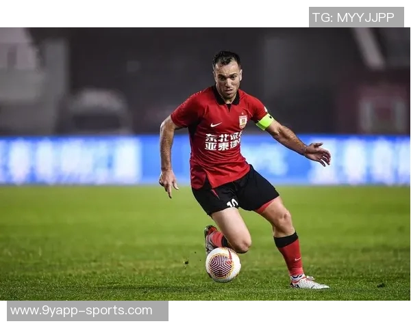 归化国脚塞尔吉尼奥携家人包饺子庆团圆妻子分享年夜饭温馨时刻